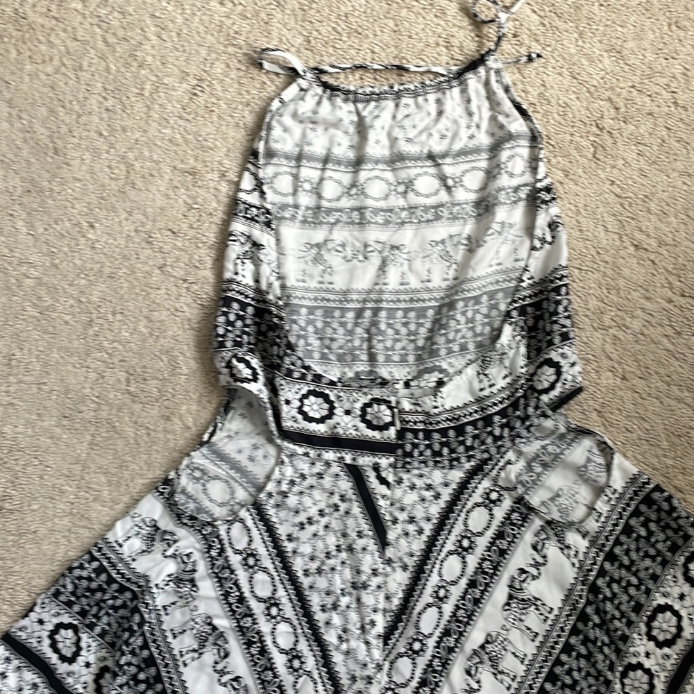 ✨NWOT Black & White Romper✨ - Picture 4 of 7